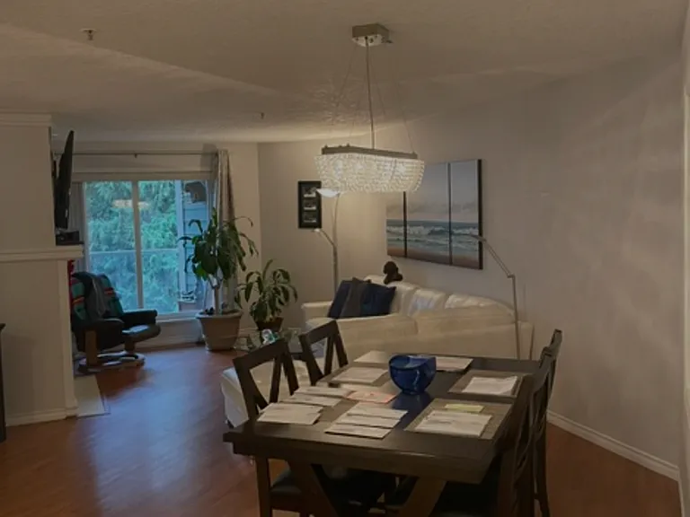 649 Bay St — Photo 5