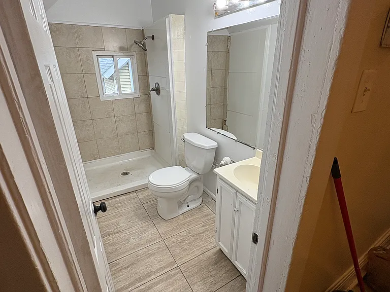 489 Sumner St — Photo 9