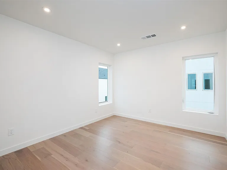 838 McBroom St — Photo 29