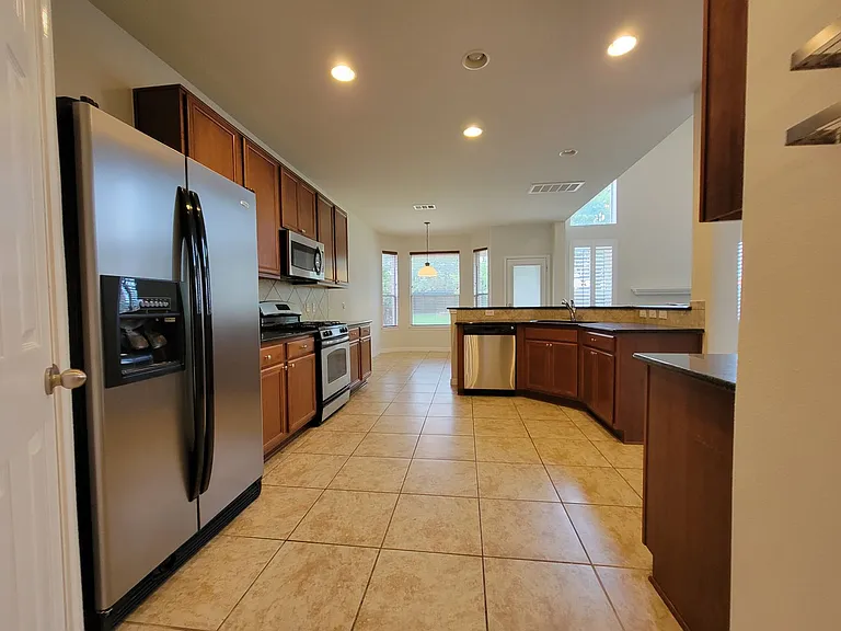 3430 Shiraz Loop — Photo 5