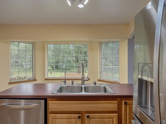 5th image of 570 Kentshire Dr
