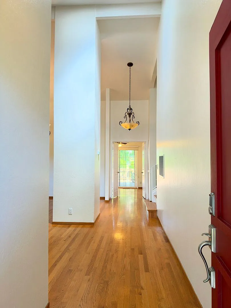 Updated Huge 3br/2.5ba 2250 Sq/Ft Bright & Sunny Baywood Park Home W Porch/Deck Community Pool — Photo 2