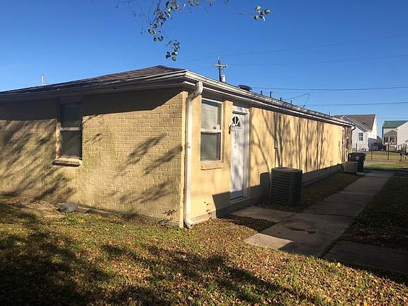 4th image of 2410 Dubreuil St