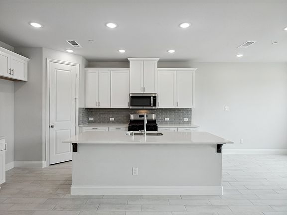 2nd image of 828 Heart Reef Rd