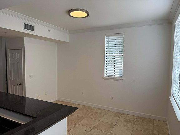 4th image of 606 Fern St
