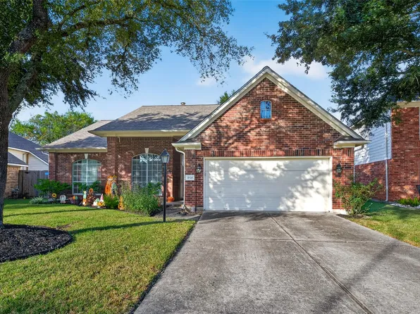 8131 Fox St, Baytown, TX 77523