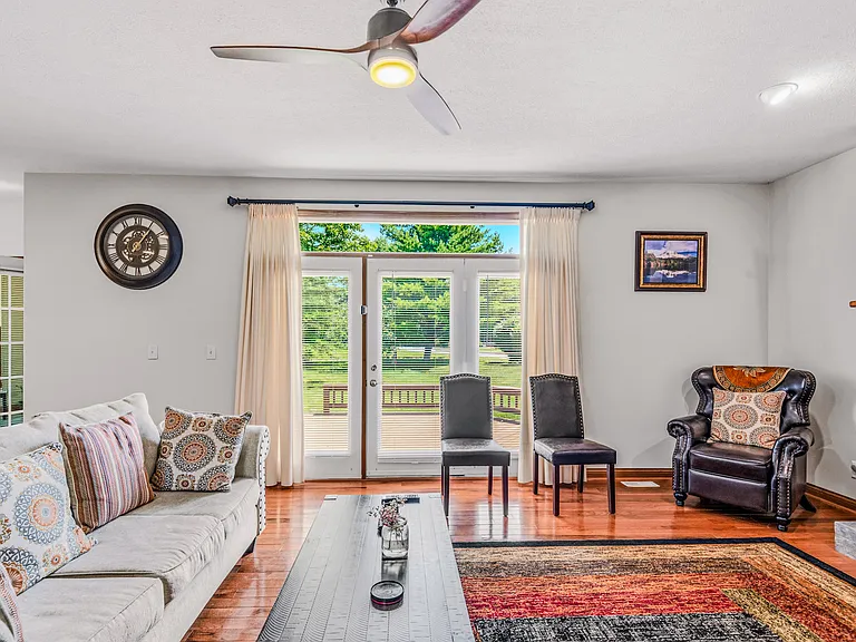 725 Greystone Ct — Photo 20