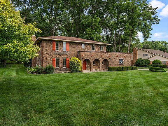 2nd image of 2822 Rhett Dr