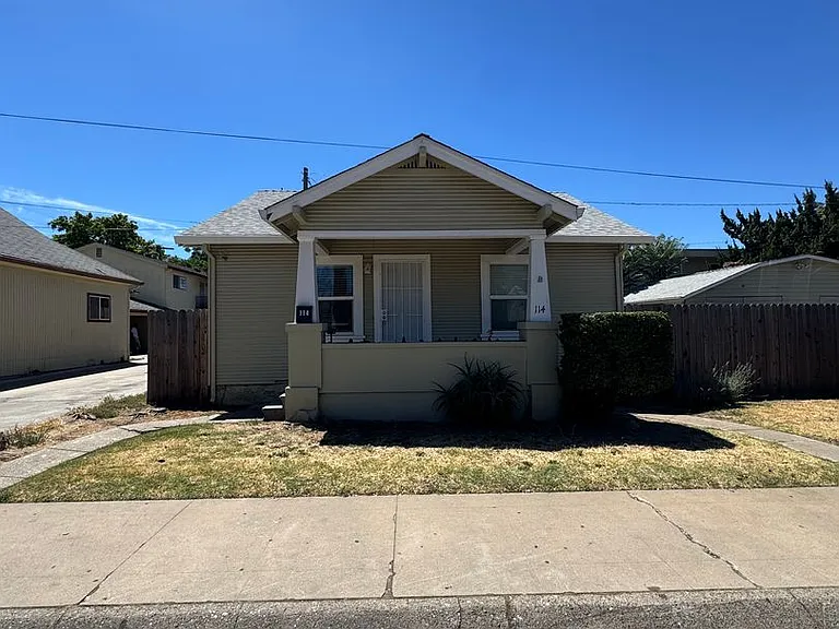 114 De Force Ave — Photo 2