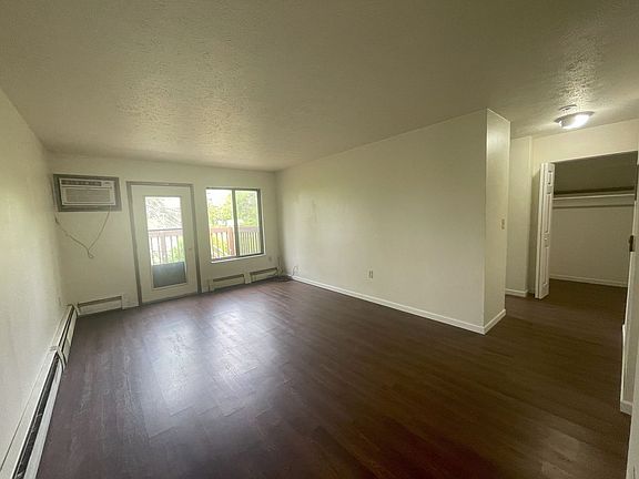3rd image of 204 S Hess St #106
