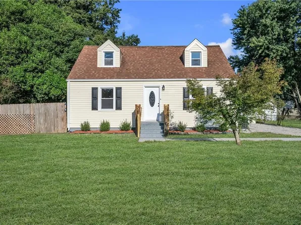9 Maurice Ave, Portsmouth, VA 23701
