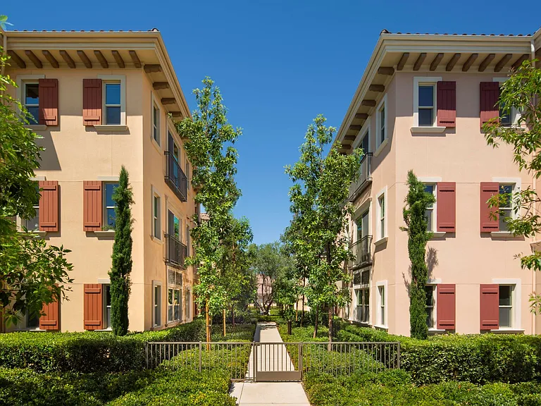 Redwood Place Apartment Homes — Photo 8