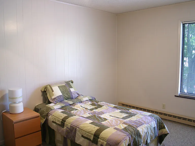 Crestview Apartments — Photo 15