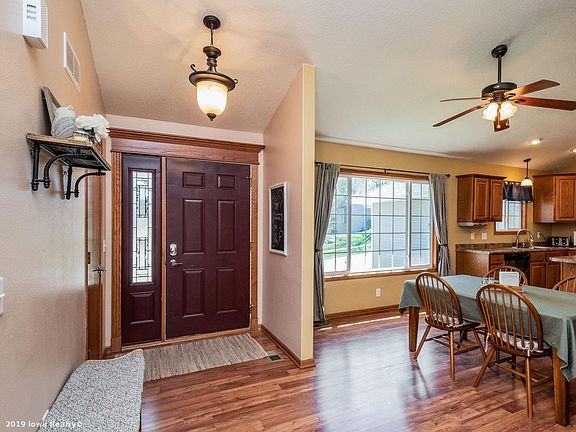 5th image of 810 Greenwood Hills Dr
