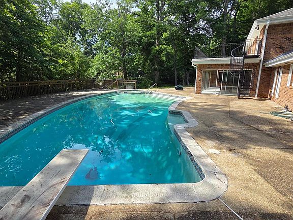3rd image of 3901 Lakeside Ct