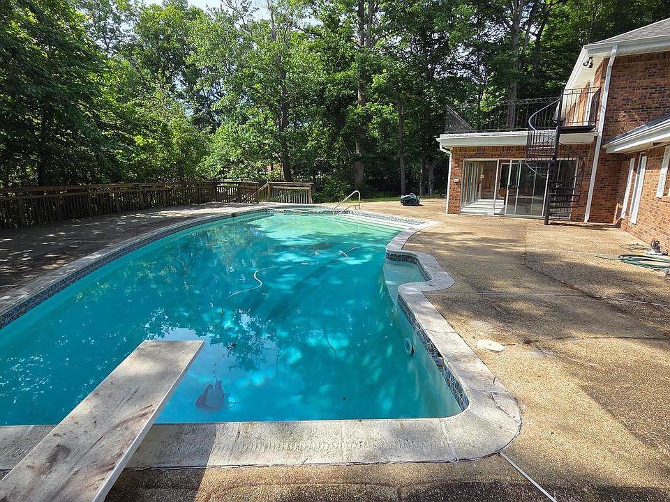 1st image of 3901 Lakeside Ct