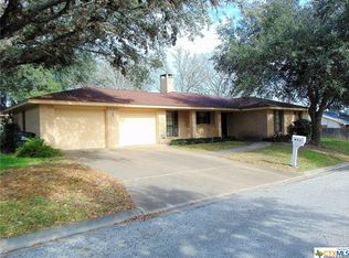 113 Suffolk Ln, Hallettsville, TX 77964