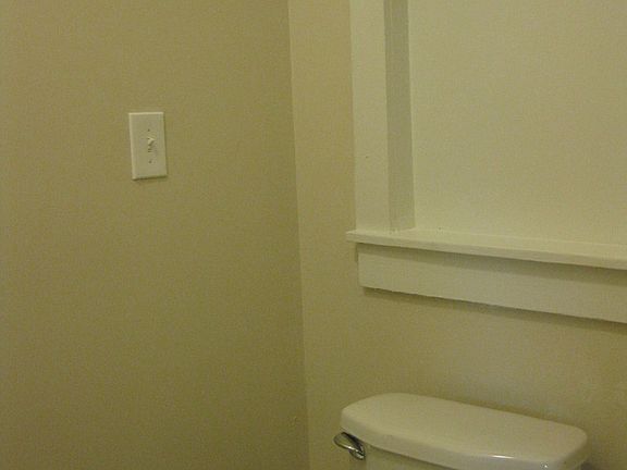 5th image of 3815 Greenway Ct E
