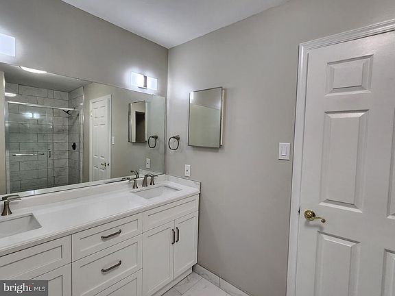 3rd image of 106 Diamond Dr