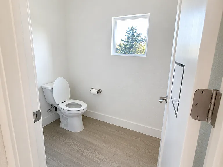 411 Toyama Dr — Photo 13