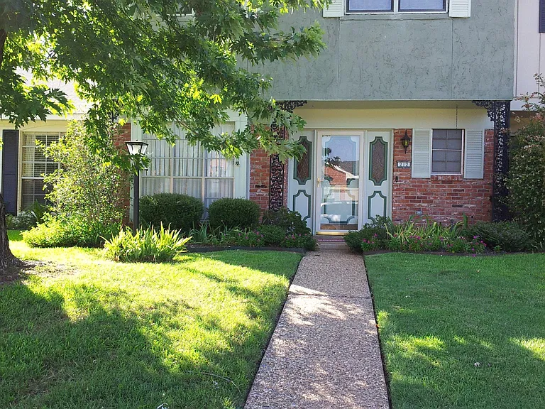 212 Deville Pl — Photo 1