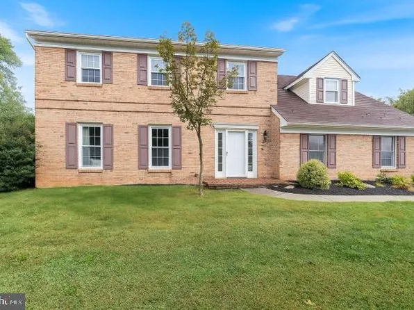 5175 Meadowview Dr, Macungie, PA 18062