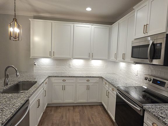 5th image of 418 McChrystal Dr #1