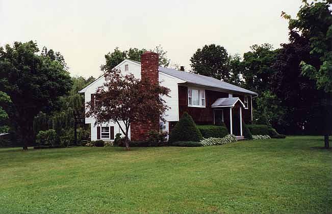 2nd image of 26 Schrempp Ln