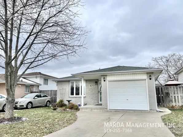 1672 Foster Ave, Windsor, ON N8W 5P9
