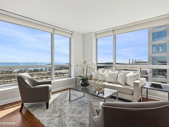 4th image of 1841 S Calumet Ave APT 1207