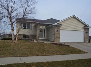 5014 King Arthur Dr NW, Rochester, MN 55901