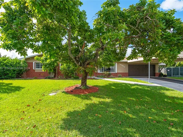 10904 SW 119th St, Miami, FL 33176