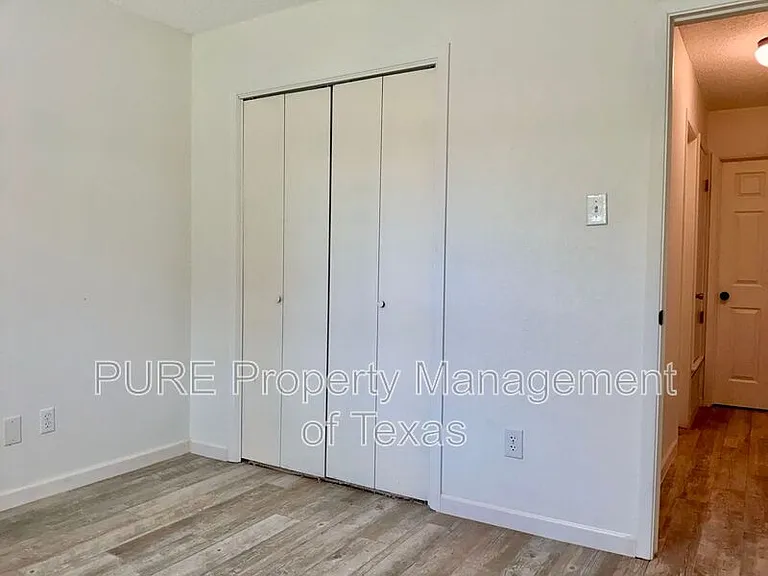 407 Meadowcreek Cir — Photo 16