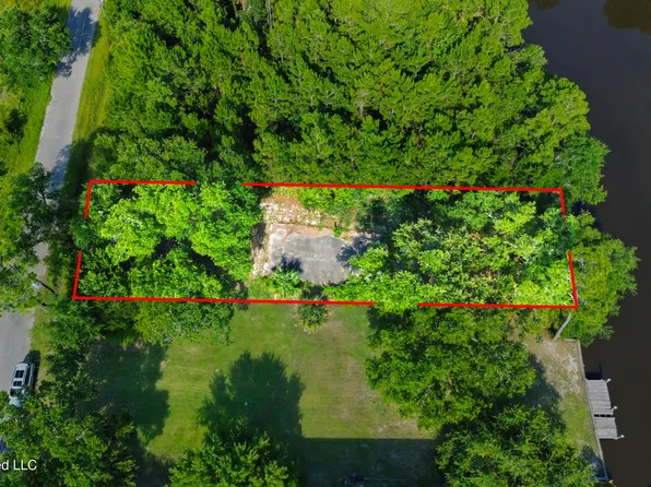 146 Mimosa St, Pass Christian, MS 39571
