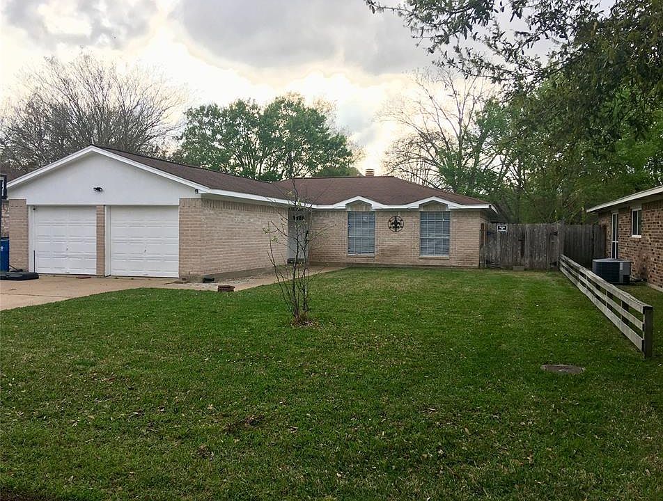 1st image of 2519 Village Circle Dr