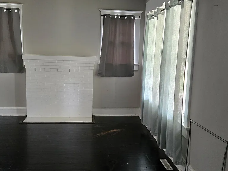 1023 Richard St — Photo 5