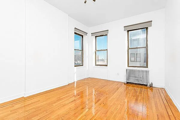 Rented by The InHouse Group | media 9