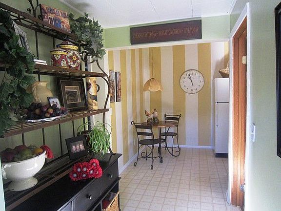 4th image of 25729 Lawson St