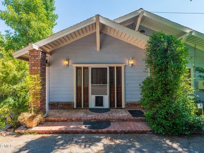 23153 Oxnard St, Woodland Hills, CA, 91367