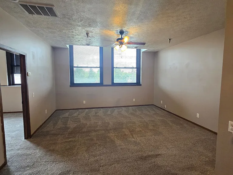 Come Home to Peterson Square Apartments — Photo 10