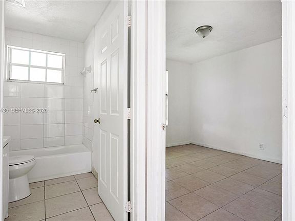 5th image of 415 N 60th Way #1-2