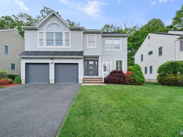 8 Serrell Dr, Montvale, NJ 07645