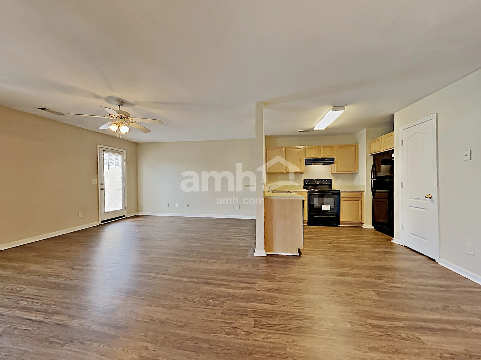 3 bed, 2.5 bath, 1577 sqft, $1,925 — Photo 3