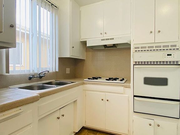 2nd image of 1046 S Wooster St APT 4