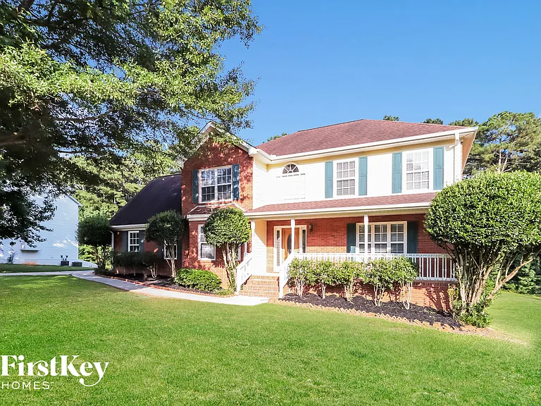 168 Crossing Dr — Photo 1