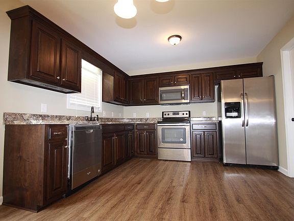 4th image of 46 Al White Dr