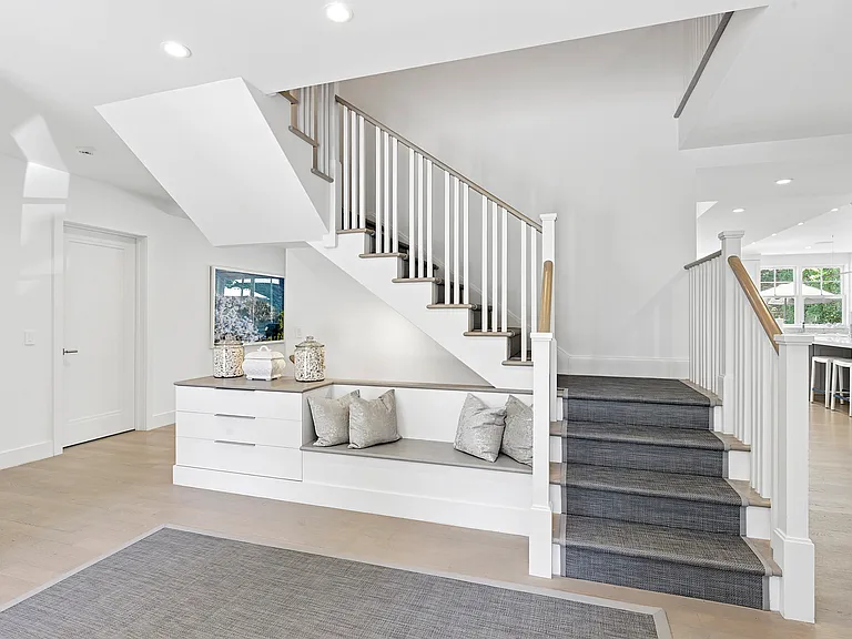 202 Halsey St — Photo 4