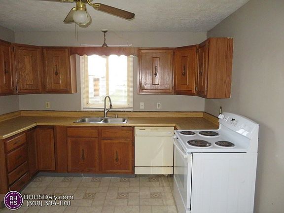 4th image of 1009 N Cherry St