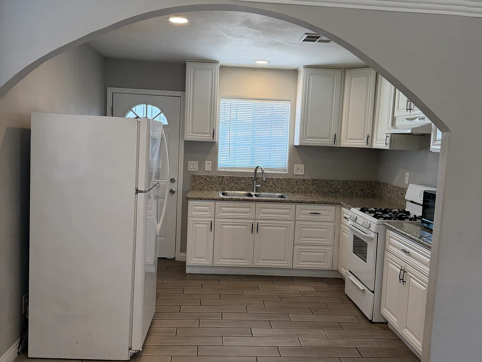 3 bed, 1152 sqft, $1,750 — Photo 1