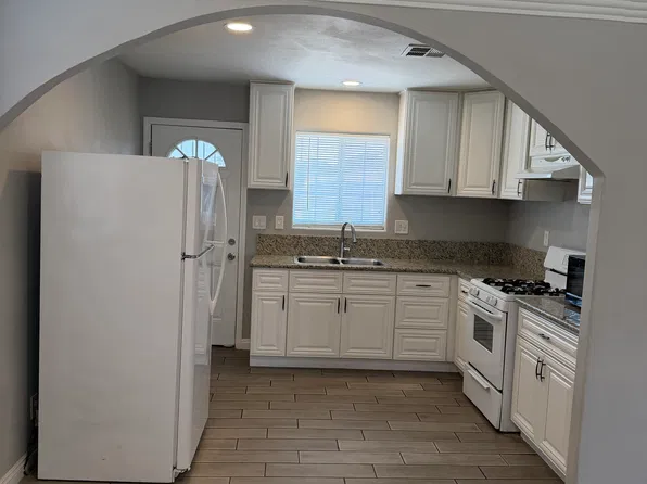 2820 S Sandhill Rd, Las Vegas, NV
